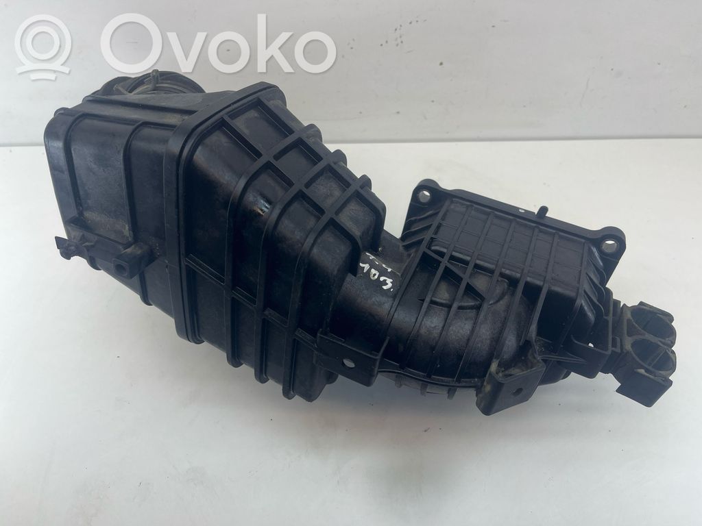 Volkswagen Touran I Air intake duct part 