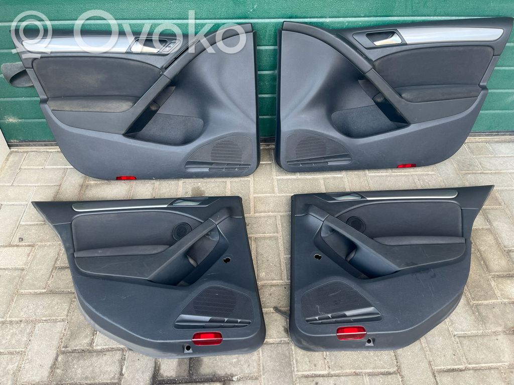 Volkswagen Golf VI Boczki / Poszycie drzwi tylnych 