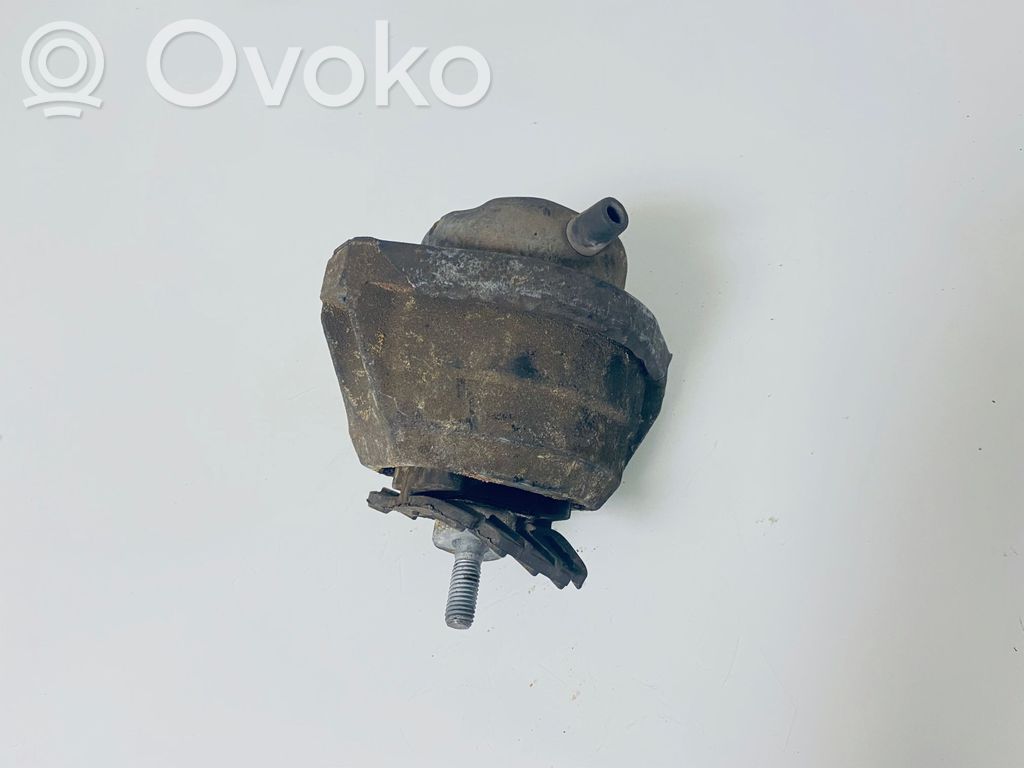 Engine mount bracket   676987401