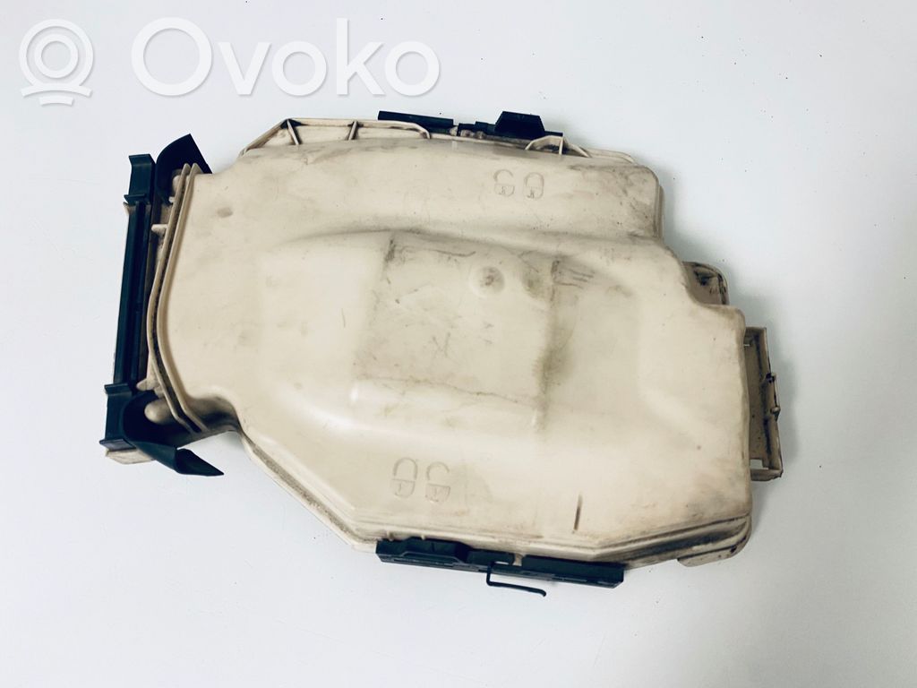 BMW 1 E81 E87 Dangtelis saugiklių dėžės 