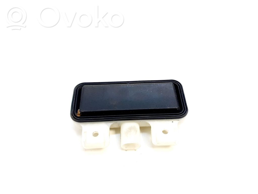 BMW 5 G30 G31 G38 Tailgate opening switch 