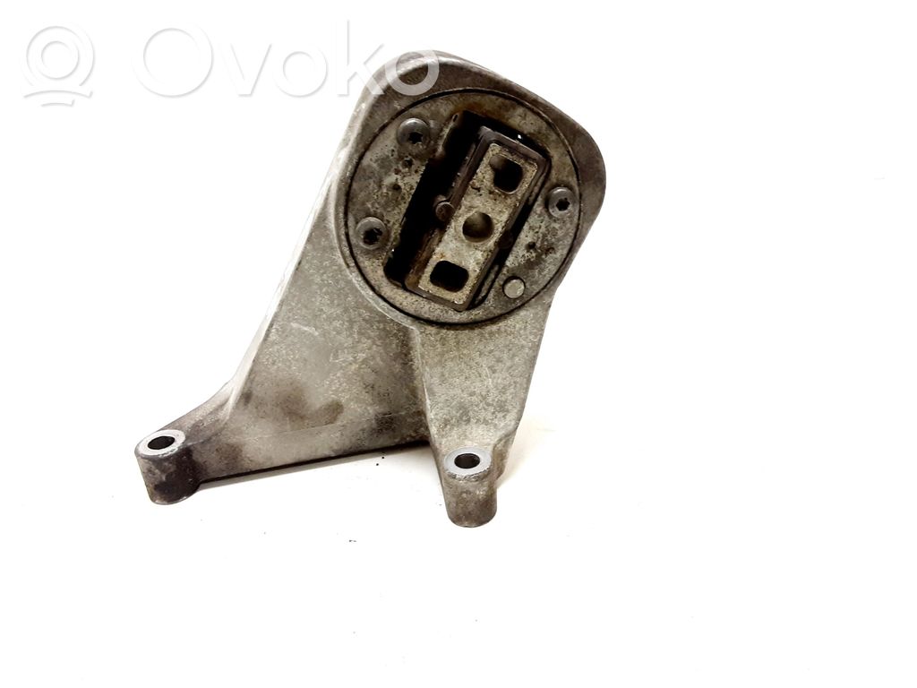Volvo XC90 Engine mount bracket 