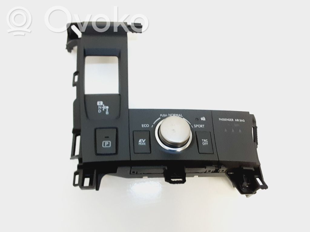 Lexus CT 200H Center console 