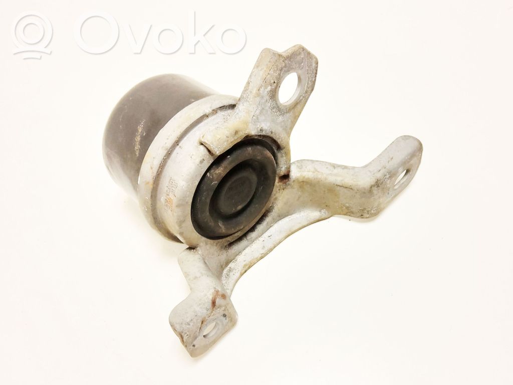 Volvo XC60 Engine mount bracket 