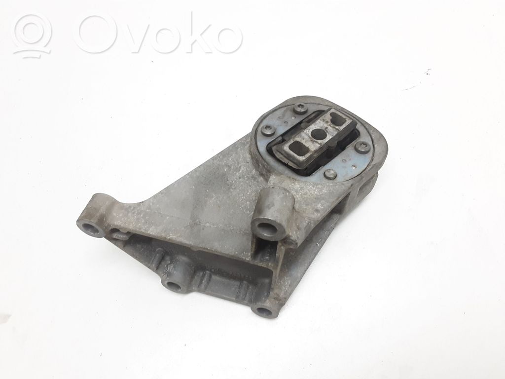 Volvo XC90 Engine mount bracket 