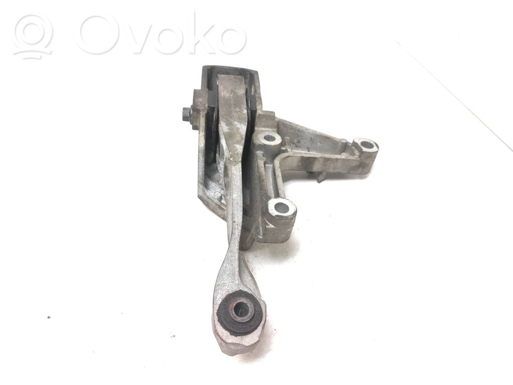 Volvo XC90 Engine mount bracket 