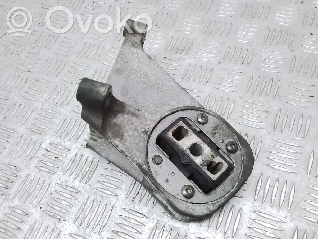 Volvo XC90 Engine mount bracket 