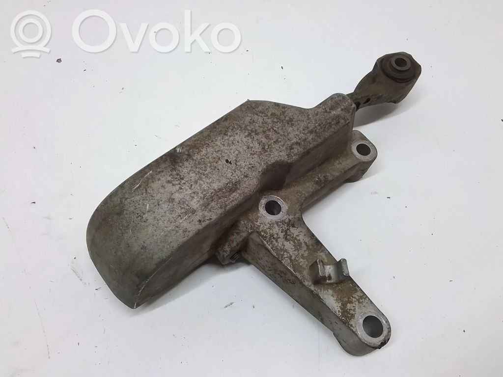 Volvo XC90 Engine mount bracket 