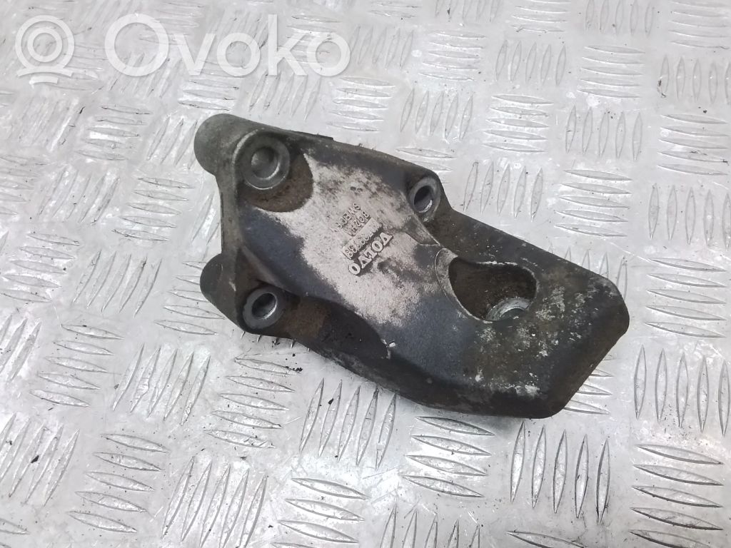 Volvo XC90 Engine mounting bracket 