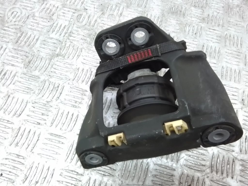 Volvo S90, V90 Engine mount bracket 