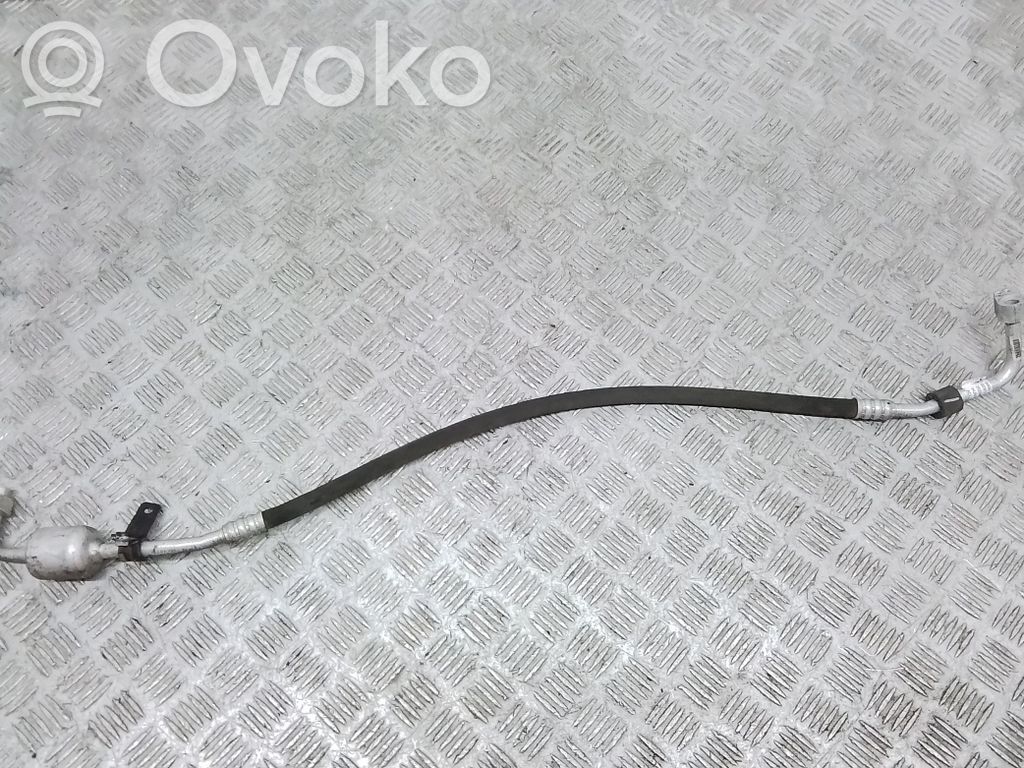 BMW i3 Ilmastointilaitteen putki (A/C) 