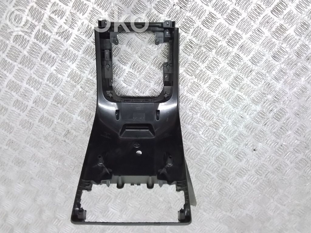 Volvo V70 Center console 