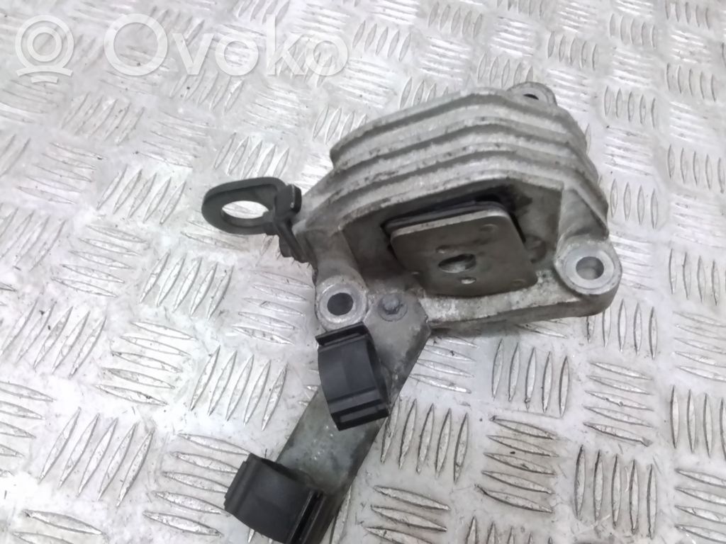Volvo S60 Engine mount bracket 