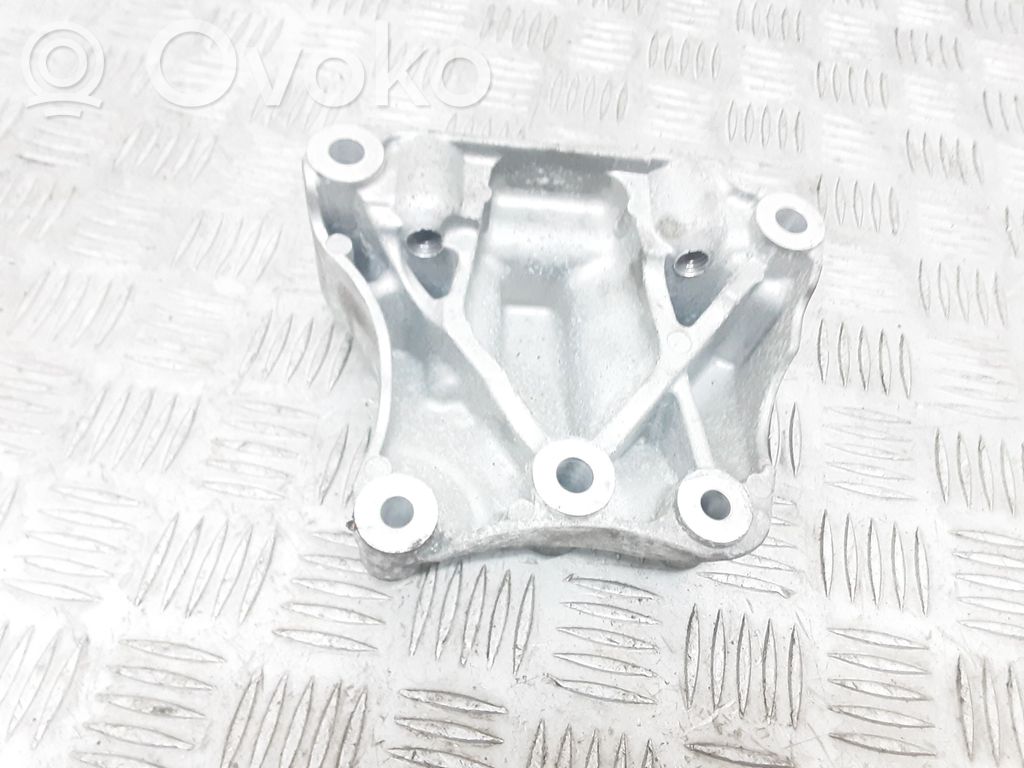 Chrysler Pacifica Engine mounting bracket 
