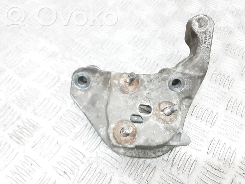 Volvo V50 Engine mounting bracket 