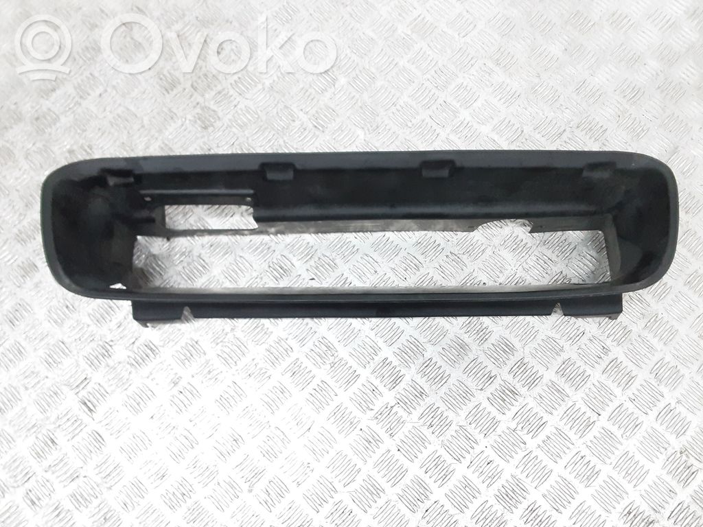 Volvo V50 Radiatoriaus oro nukreipėjas (-ai) 
