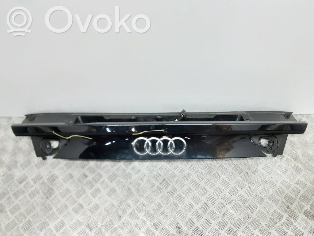 Poszycie / Tapicerka tylnej klapy bagażnika   4G8827086K