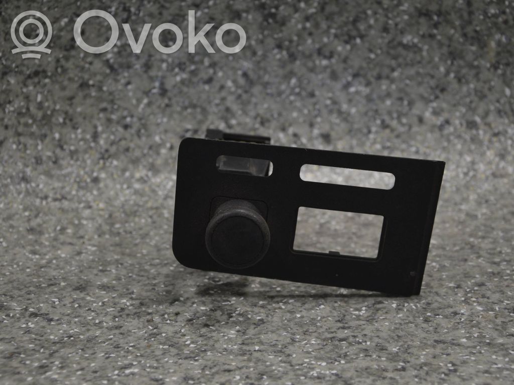Light switch   1370655
