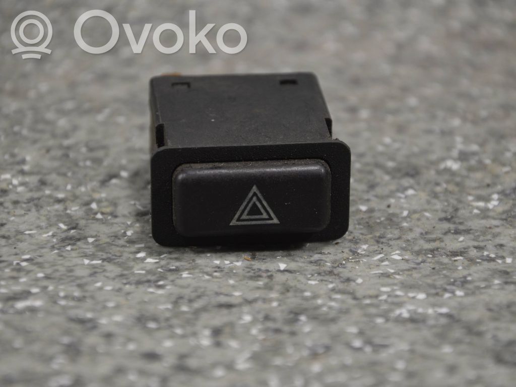 Botón interruptor de luz de peligro   SAEQC80