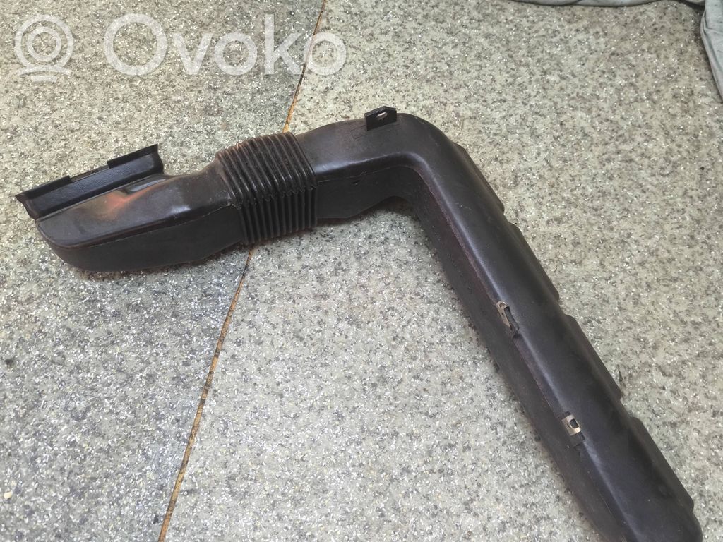 BMW 5 E34 Ilmanoton kanavan osa 
