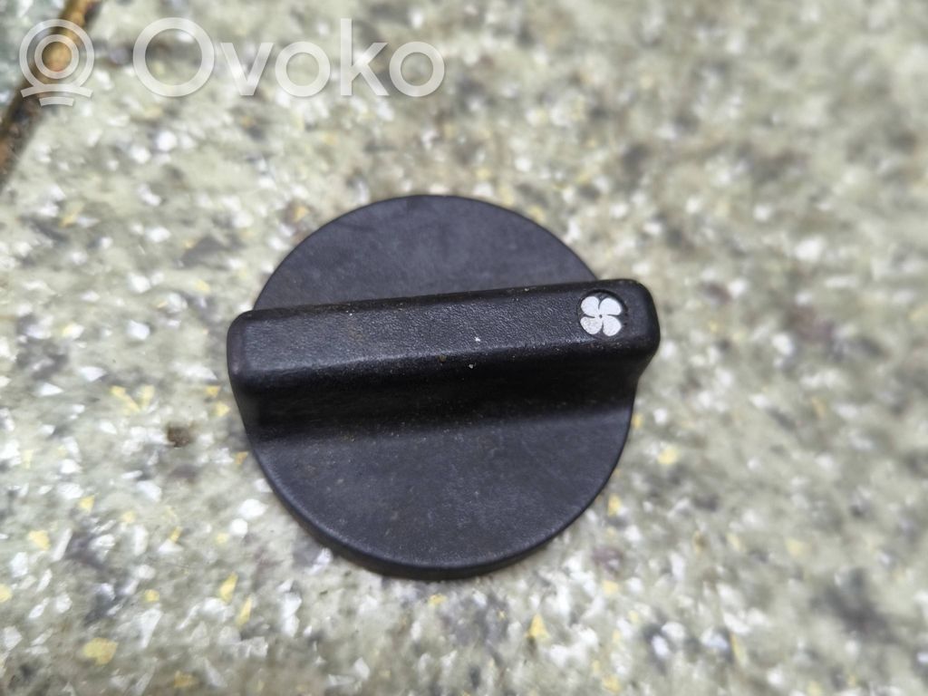 Interruptor de control del ventilador interior   1368503