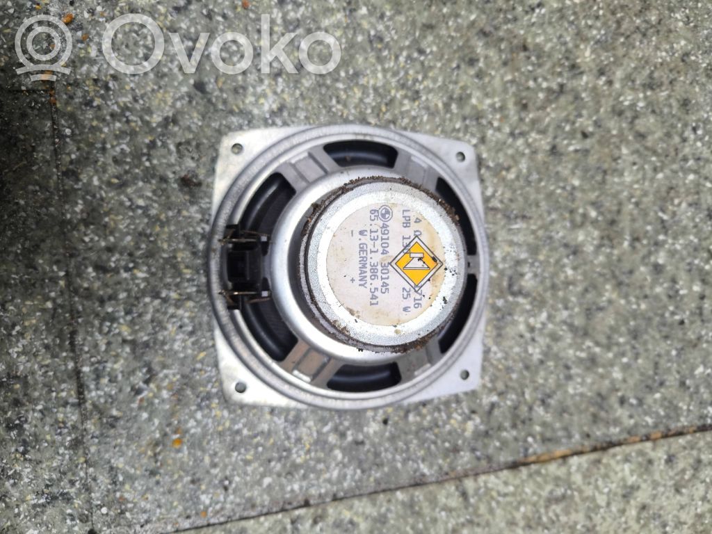 BMW 5 E34 Front door speaker 