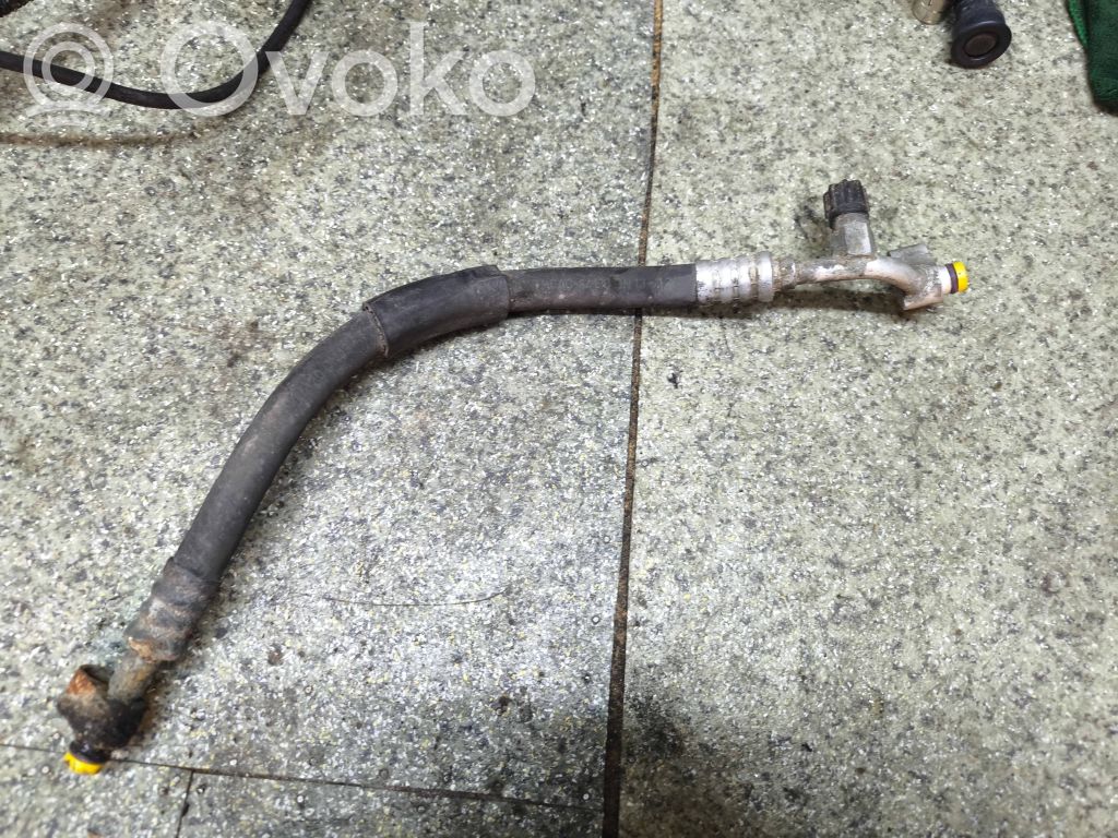 Ilmastointilaitteen putki (A/C)   6916204