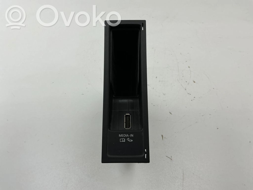 Volkswagen Golf VI AUX in-socket connector 