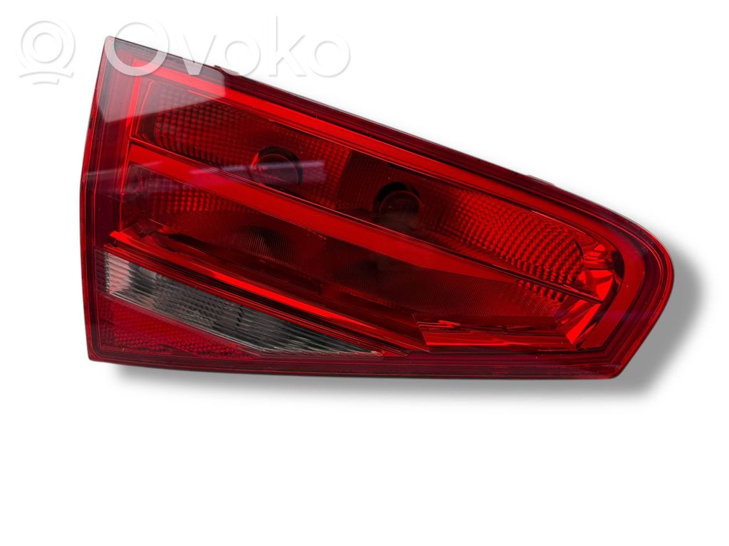 Lampy tylnej klapy bagażnika   8K5945093AA