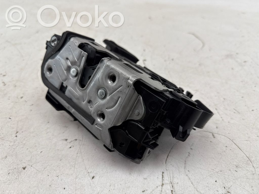 Volkswagen Golf VIII Priekšpusē slēdzene 