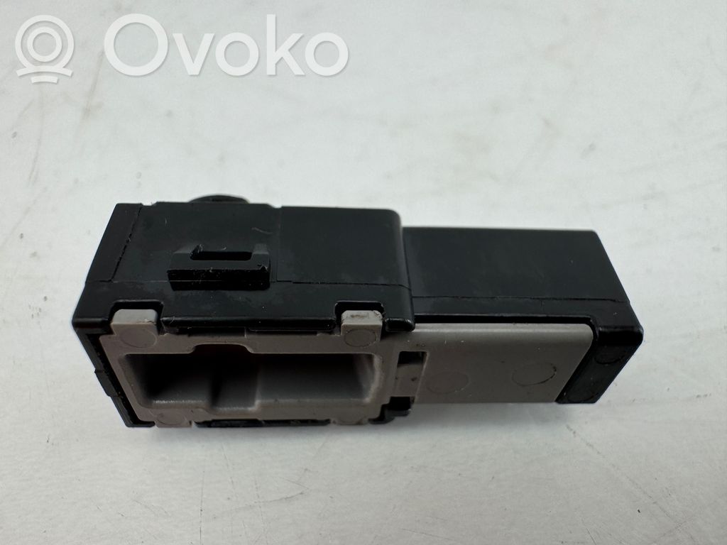 Toyota Yaris Cross Kita priekinių durų apdailos detalė 
