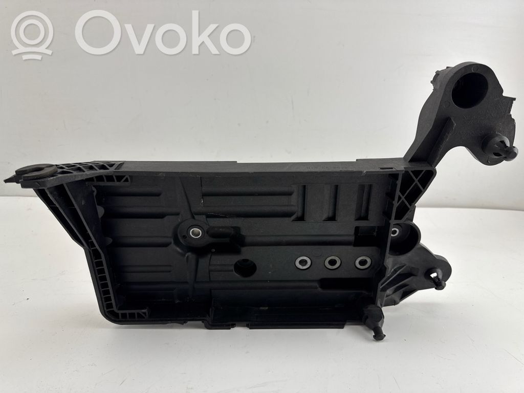 Audi Q2 - Akumuliatoriaus tvirtinimo padas 