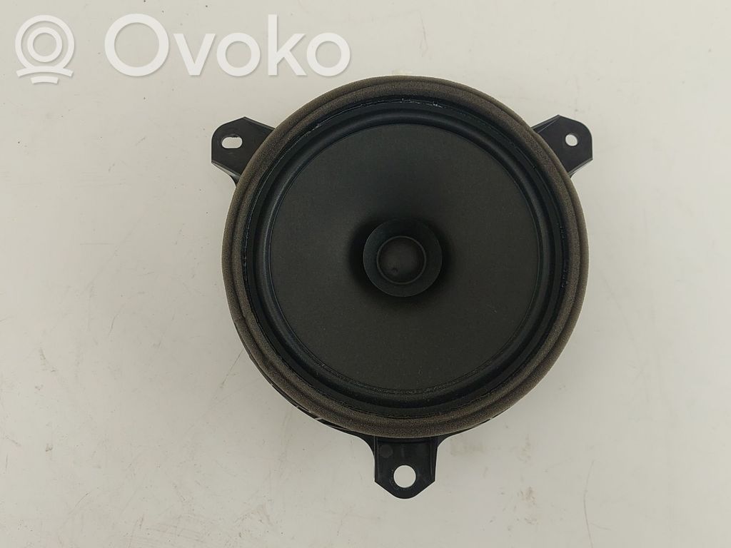 Toyota Yaris XP210 Skaļrunis (-i) priekšējās durvīs 