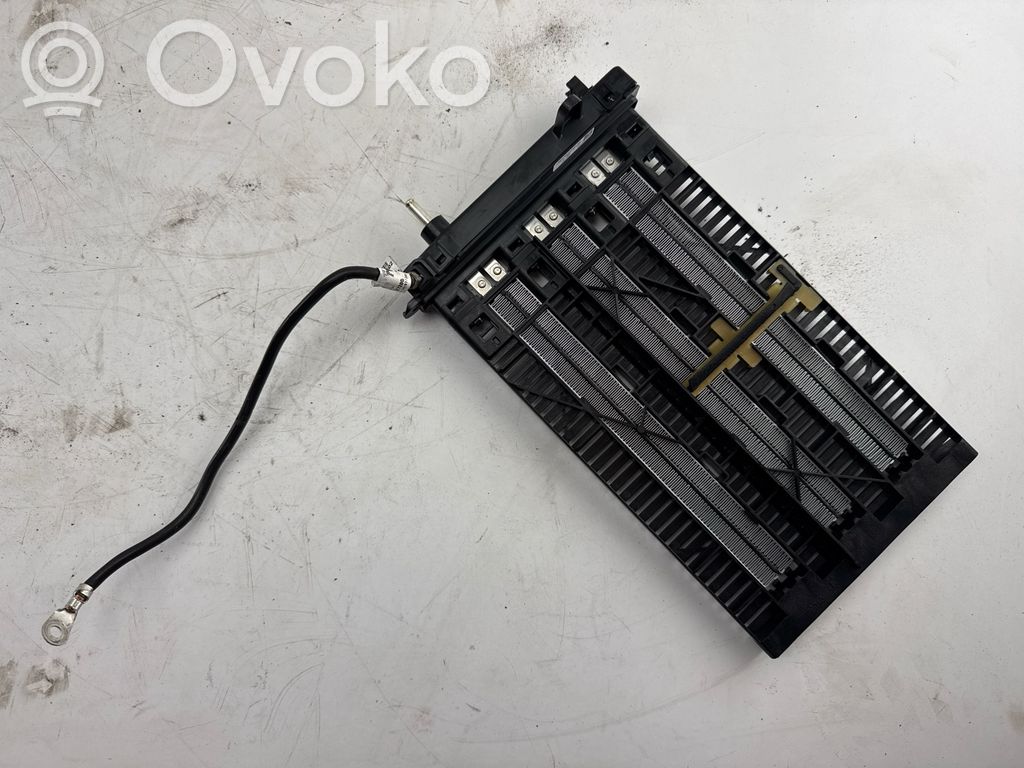 BMW 3 G20 G21 Elektrinis salono pečiuko radiatorius 