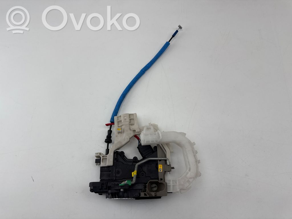 Priekšpusē slēdzene   81310J7010