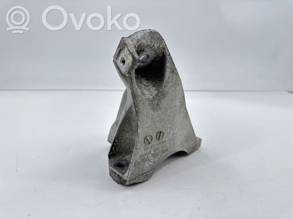 Volkswagen Touareg II Engine mounting bracket 