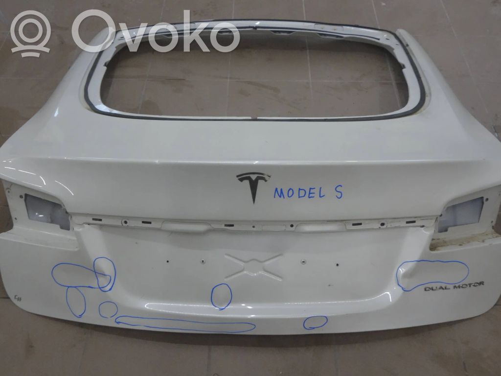 Tesla Model S Truck tailgate 