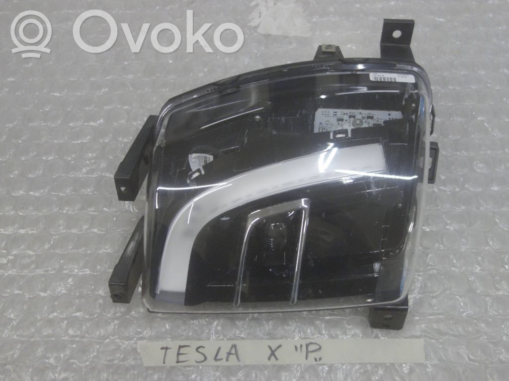 Tesla Model X LED dienas gaisma 
