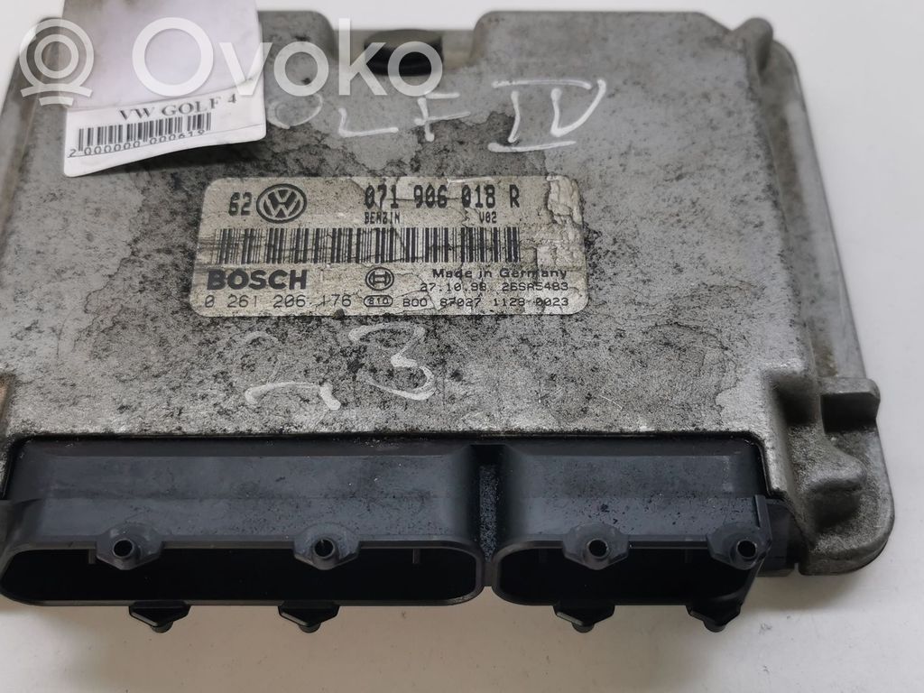 Volkswagen Golf IV Engine control unit/module 