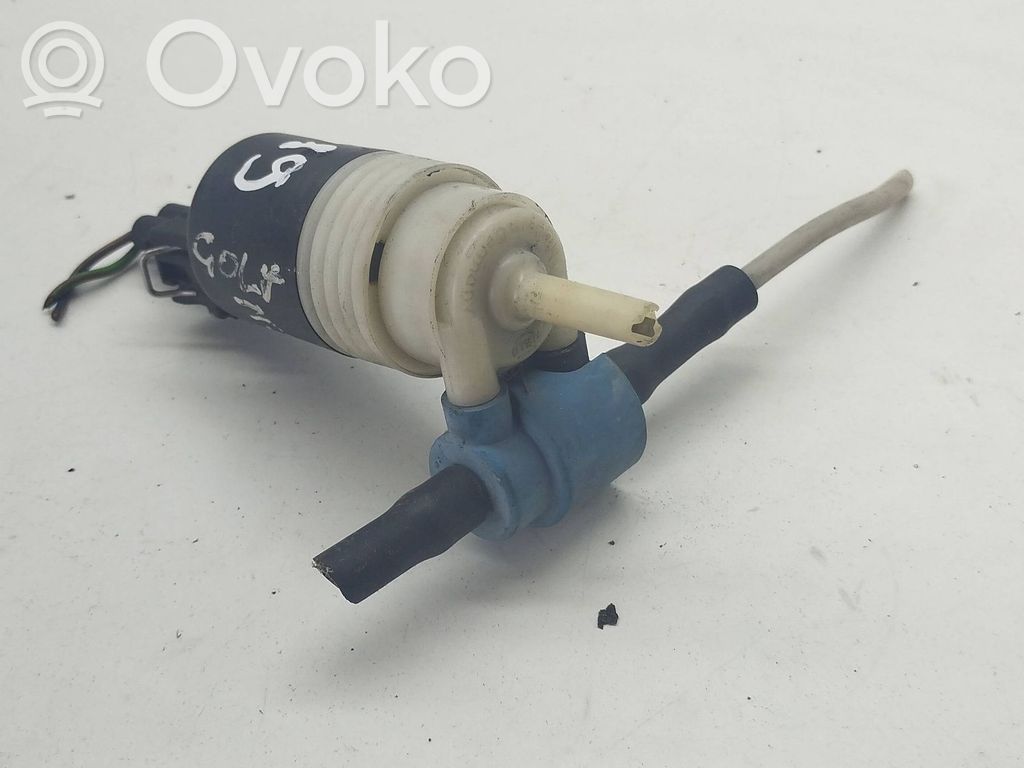 Volkswagen Golf III Pompa spryskiwacza szyby przedniej / czołowej 