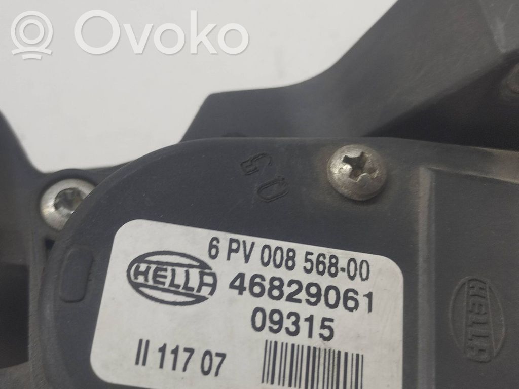Fiat Punto (188) Pedał gazu / przyspieszenia 