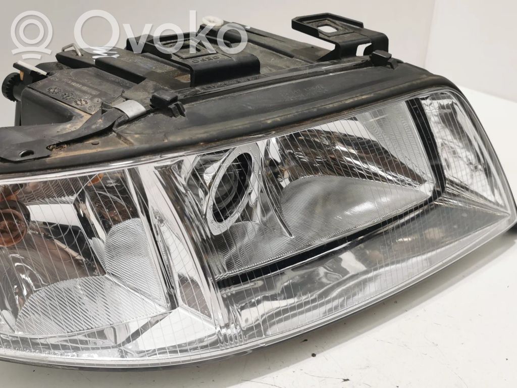 Audi A6 S6 C5 4B Lampa przednia 