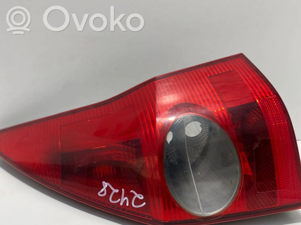 Renault Megane II Aizmugurējais lukturis virsbūvē 