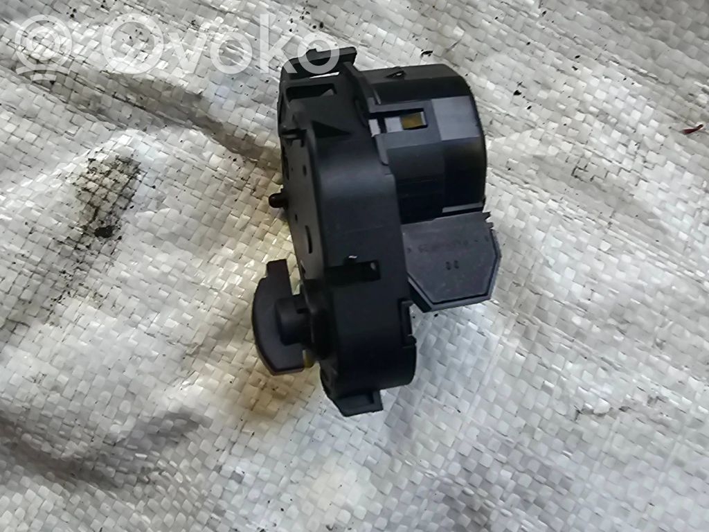 Oro sklendės varikliukas   B3233,6935080,ECB657,181206