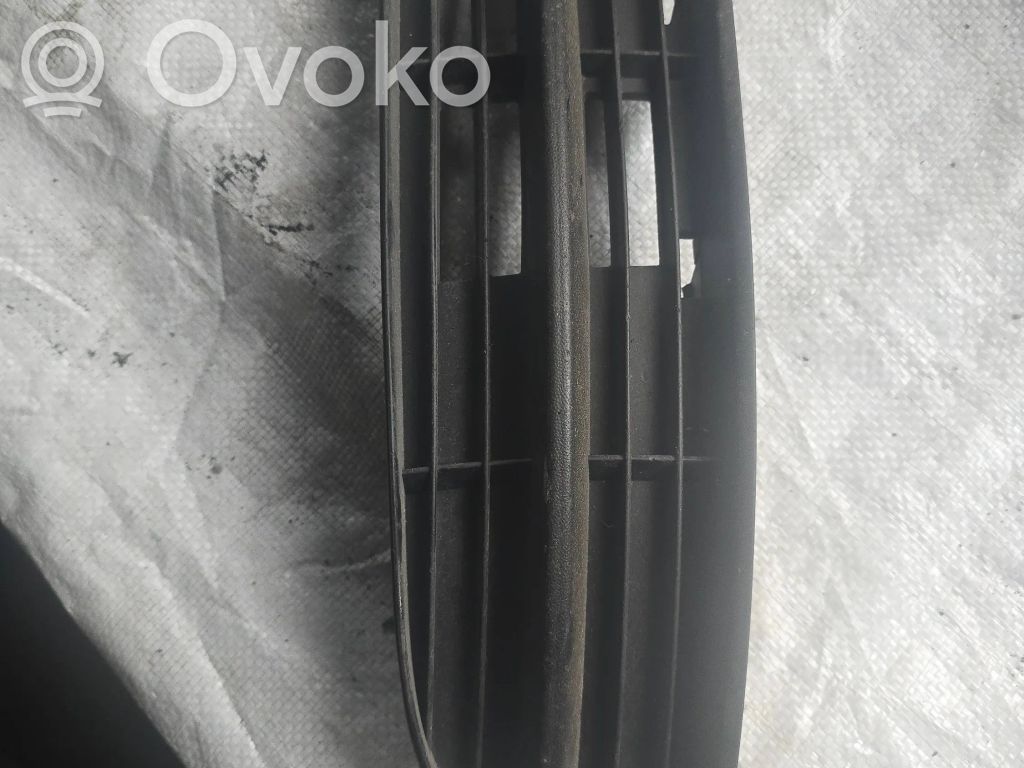 Volkswagen Touran I Front bumper lower grill 