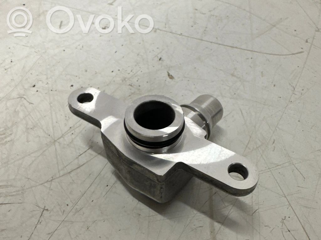 BMW 5 E60 E61 Kita variklio skyriaus detalė 