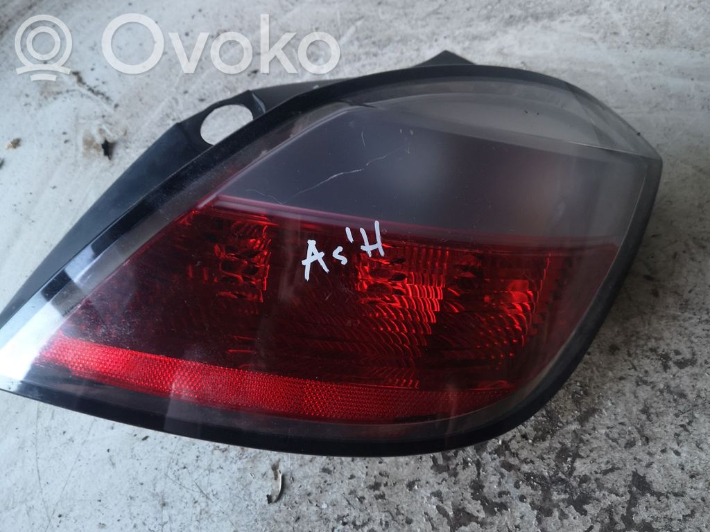 Opel Astra H Aizmugurējais lukturis virsbūvē 