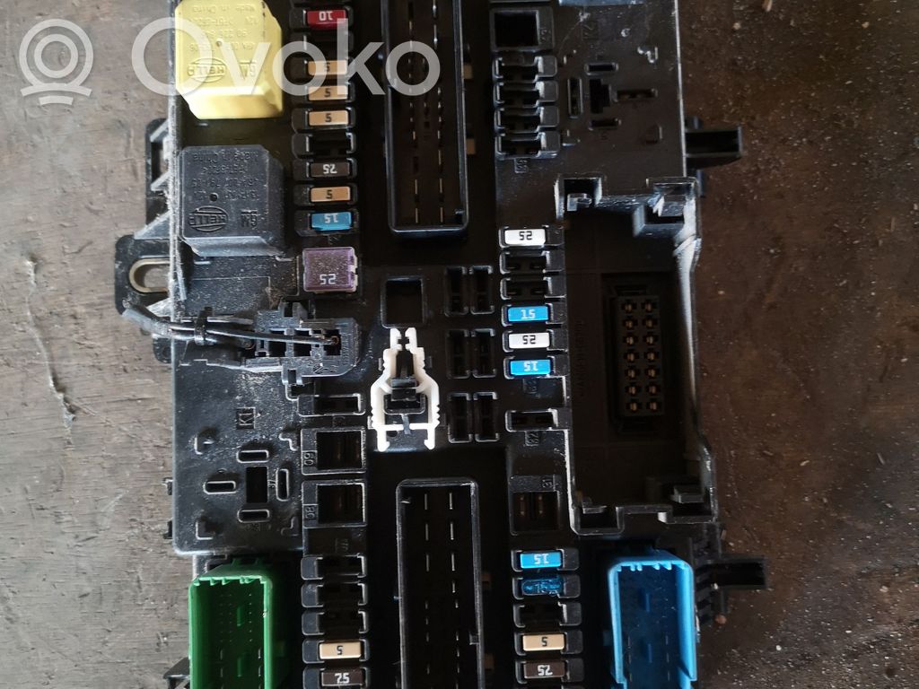 Opel Zafira B Módulo de fusible 