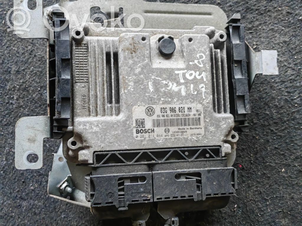 Volkswagen Touran I Variklio valdymo blokas 