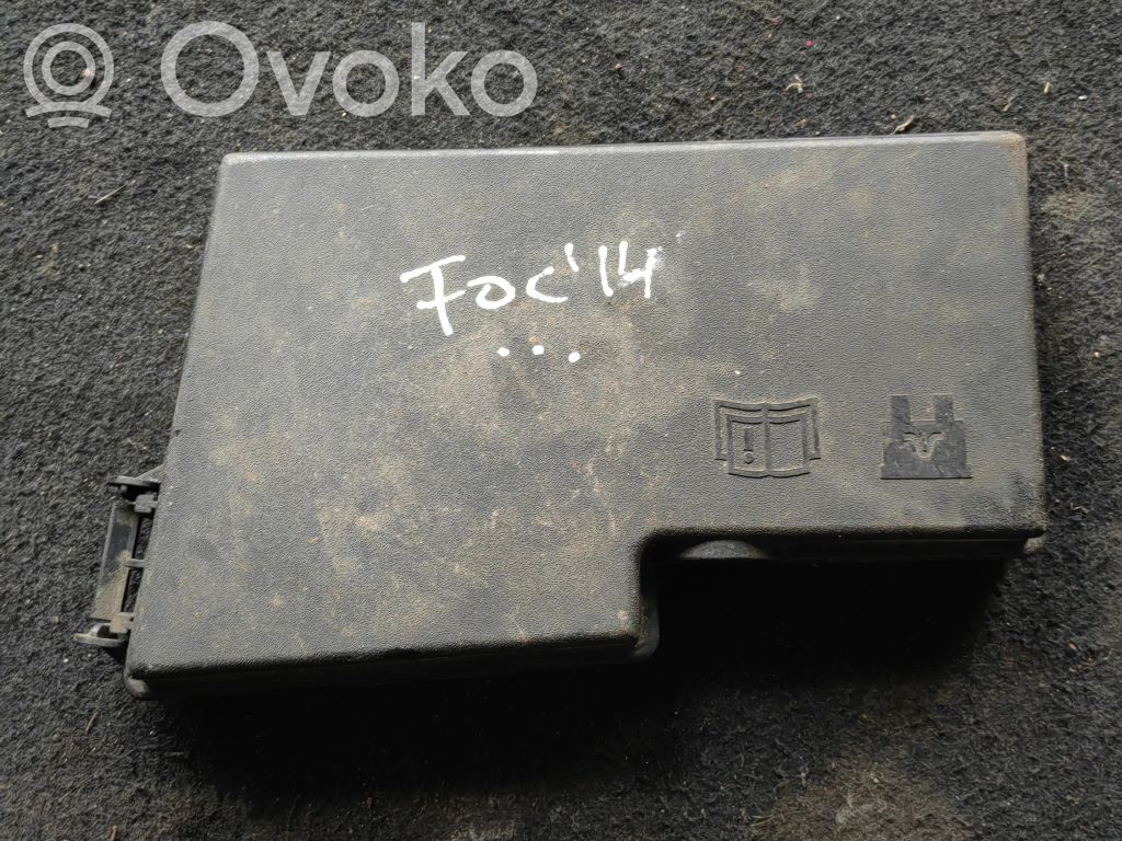 Ford Focus Couvercle de boîte à fusibles 